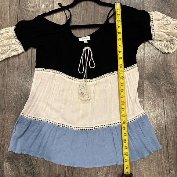 Umgee Boho Crochet Color Block Lace Bell Sleeve Tunic Blouse Size Small Peasant - Picture 7 of 8